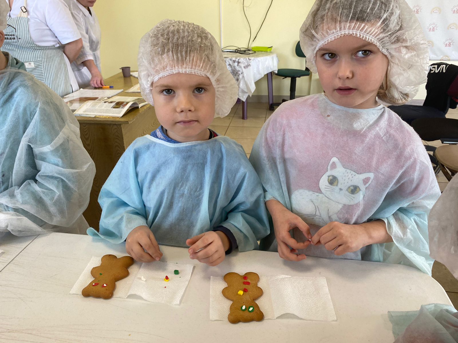 Первые классы  на экскурсии в пекарне &amp;quot;Алтайский каравай&amp;quot;.